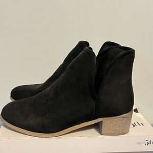 Seven7 Women's Vegan Leather Ankle Boot size 10